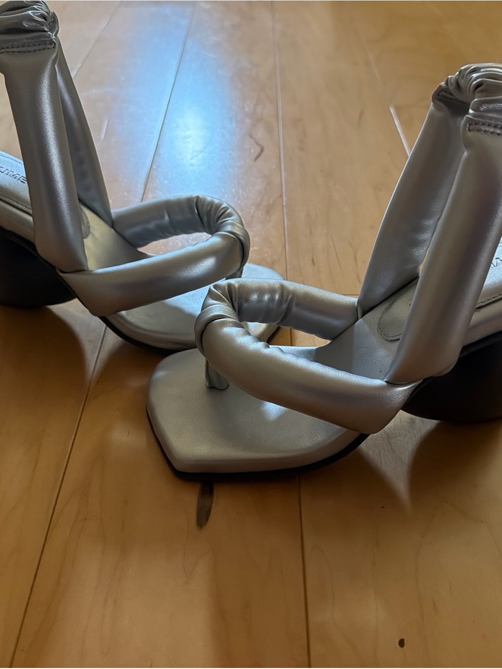 Yume Yume Metallic Silver Padded Toe-Post Sandals - Picture 2 of 7